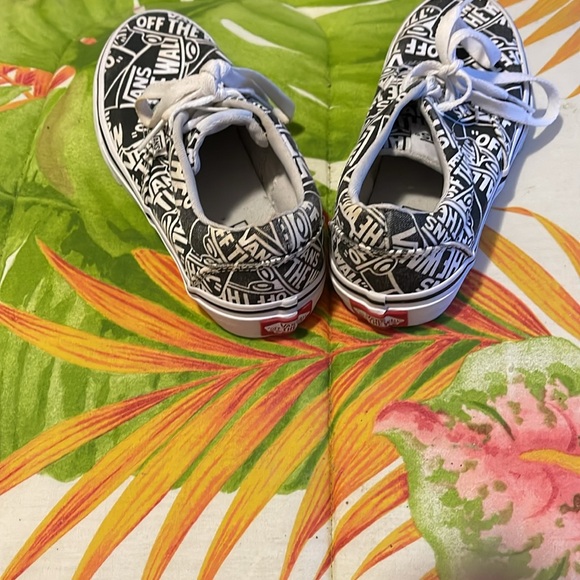 Vans - Picture 3 of 3